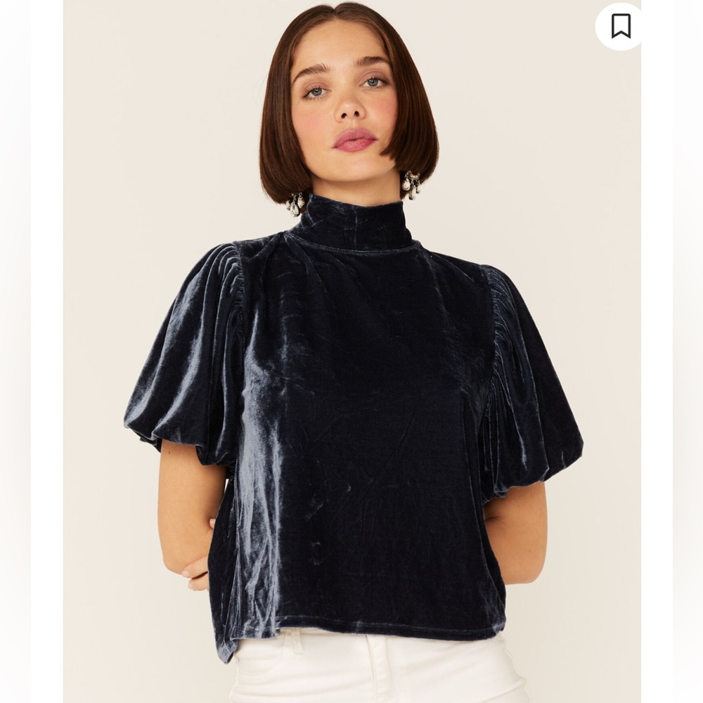 FREE PEOPLE WOMEN'S VELVET KNIT CLAUDIA PUFF SHORT SLEEVE TEE - Deep Navy